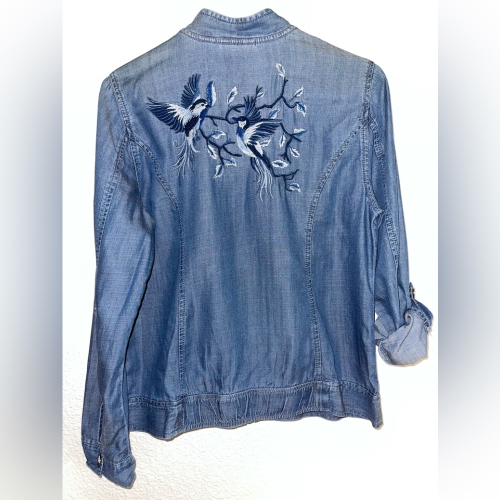 ##A-04<Chico's Embroidered Birds Light Denim Jacket Size 0